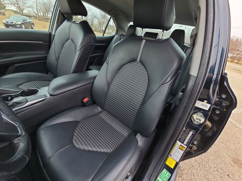 Used 2020 Toyota Camry SE image 11