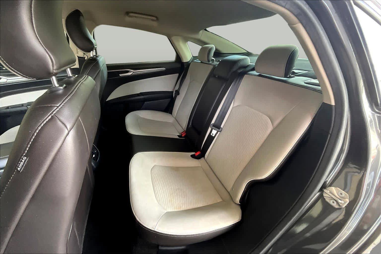 Used 2019 Ford Fusion SE w/ Equipment Group 151A FWD image 20