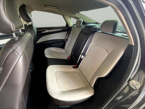 Used 2019 Ford Fusion SE w/ Equipment Group 151A FWD image 20