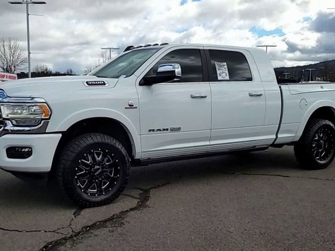 Used 2022 RAM 3500 Limited image 4