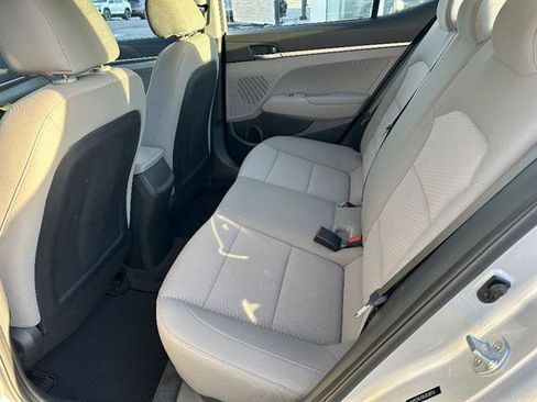 Used 2020 Hyundai Elantra SE image 17