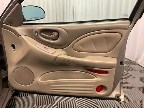 Used 2001 Pontiac Bonneville SLE FWD image 27