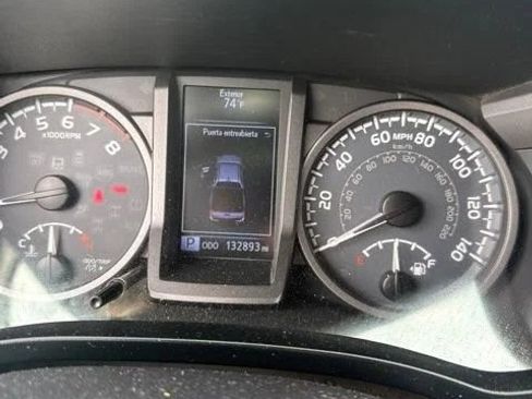 Used 2016 Toyota Tacoma TRD Sport RWD image 2