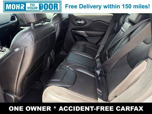 Used 2019 Jeep Cherokee Latitude Plus w/ Cold Weather Group AWD/4WD image 39