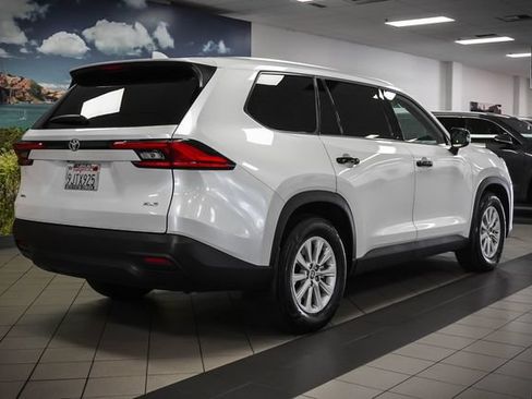 Used 2024 Toyota Grand Highlander AWD image 6