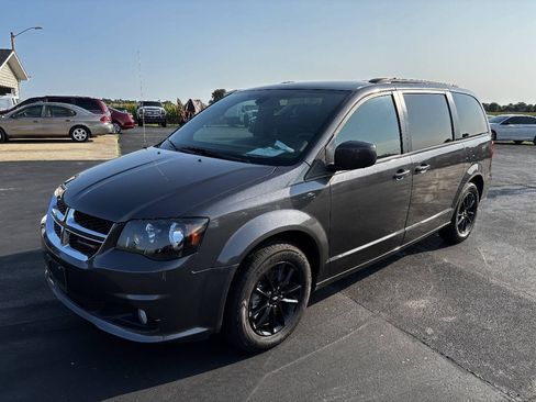 Used 2020 Dodge Grand Caravan SE FWD image 8