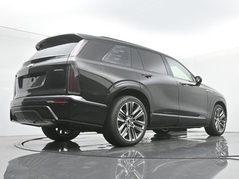 New 2026 Cadillac Vistiq Platinum w/ LPO, Floor Liner Package image 19