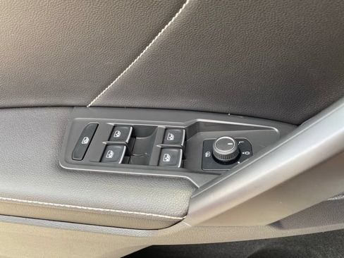 Used 2023 Volkswagen Tiguan SE w/ Panoramic Sunroof Package AWD/4WD image 29