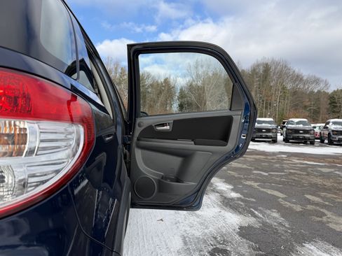 Used 2011 Suzuki SX4 Premium image 29