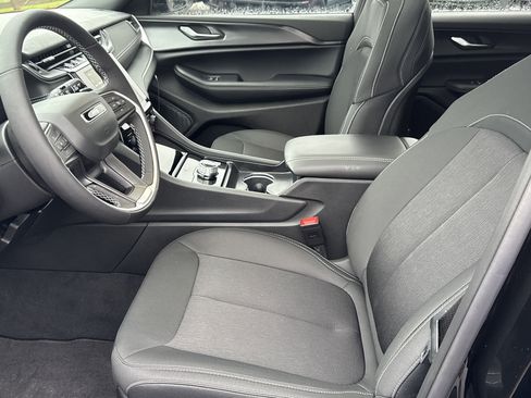 New 2025 Jeep Grand Cherokee L Laredo w/ Luxury Tech Group I image 9