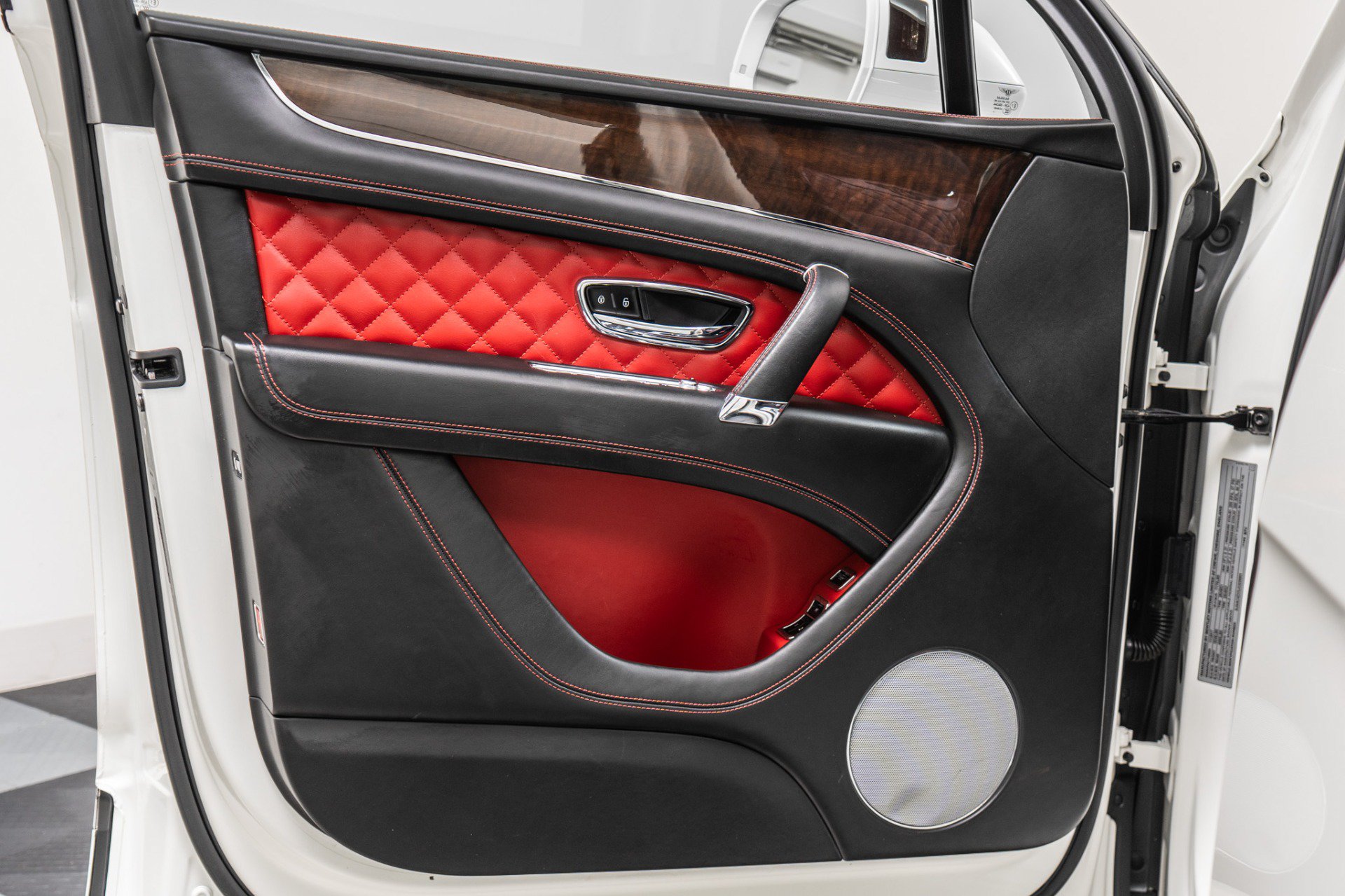Used 2018 Bentley Bentayga Activity AWD/4WD image 39