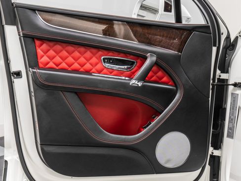 Used 2018 Bentley Bentayga Activity AWD/4WD image 39