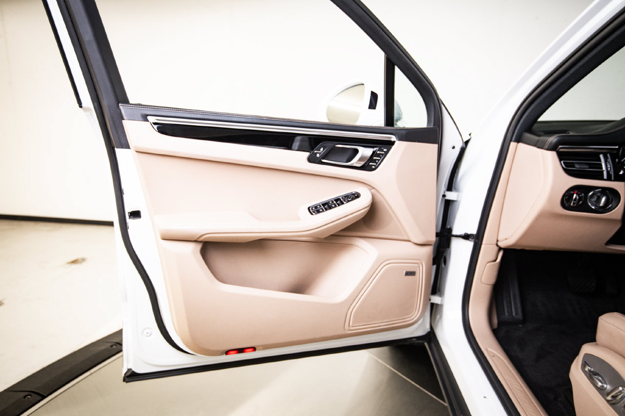 Certified 2023 Porsche Macan AWD/4WD image 23
