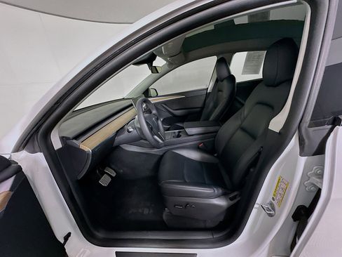 Used 2022 Tesla Model Y Long Range image 13