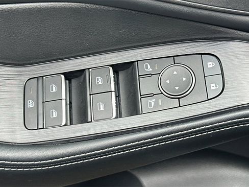 Used 2025 Nissan Rogue SL image 15