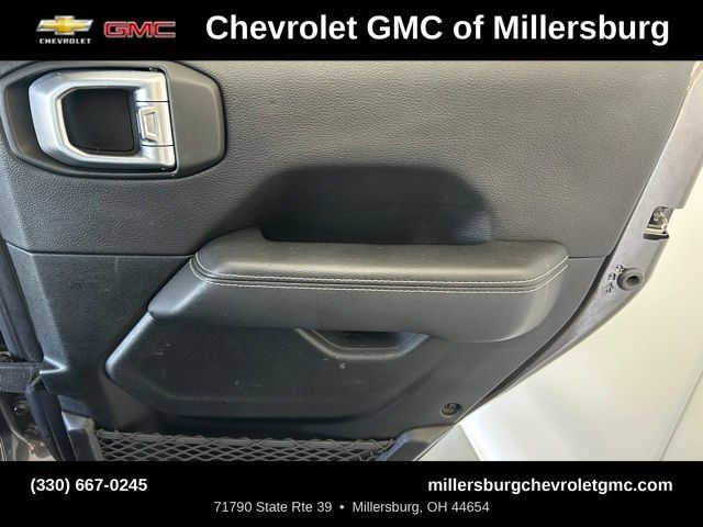 Used 2020 Jeep Wrangler Unlimited Sahara w/ Dual Top Group AWD/4WD image 35