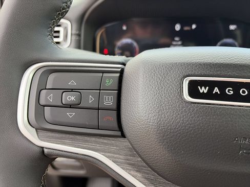 Used 2024 Jeep Wagoneer Series III AWD/4WD image 21