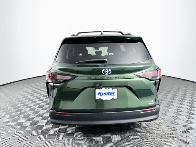 Used 2023 Toyota Sienna LE FWD image 5