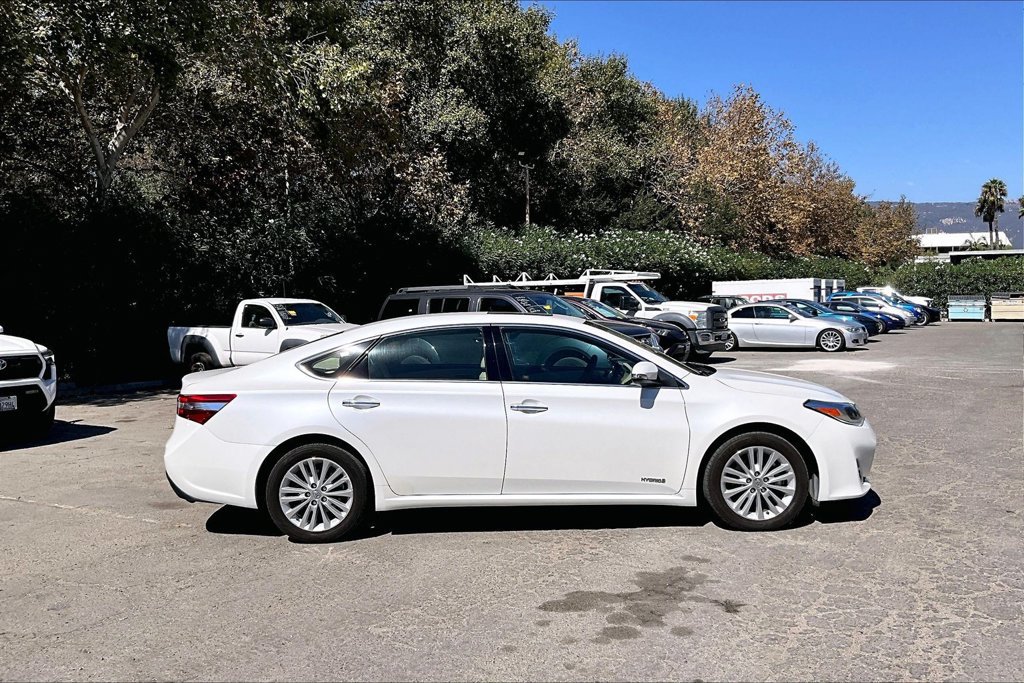 Used 2013 Toyota Avalon XLE Premium FWD image 11