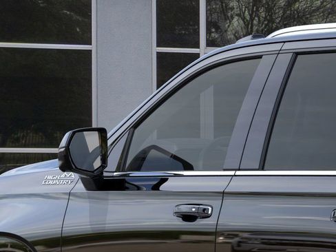 New 2026 Chevrolet Suburban High Country image 20