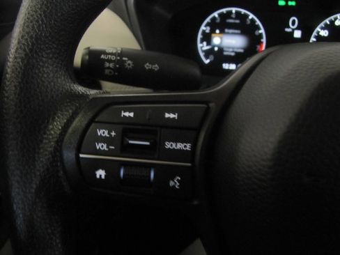 Certified 2025 Honda HR-V LX image 4