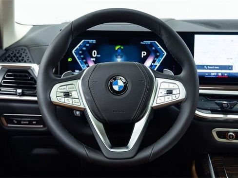 Certified 2025 BMW X7 xDrive40i image 16