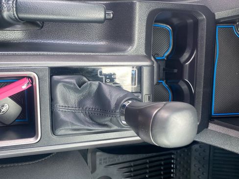 Used 2022 Toyota Tacoma TRD Off-Road image 23