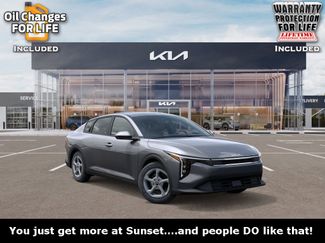 New 2025 Kia K4 LXS image 1