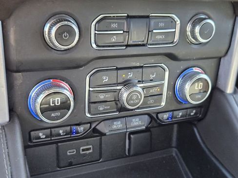 Used 2022 GMC Yukon SLT w/ SLT Luxury Package image 23