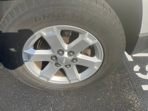 Used 2016 GMC Acadia SLE FWD image 5