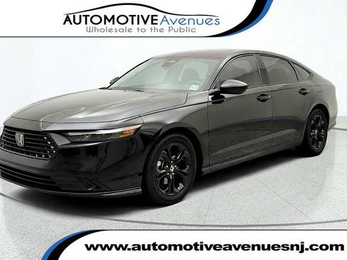 Used 2025 Honda Accord SE image 1