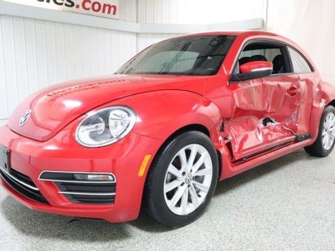 Used 2017 Volkswagen Beetle 1.8T SE image 2