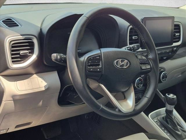 Used 2023 Hyundai Venue SEL FWD image 10