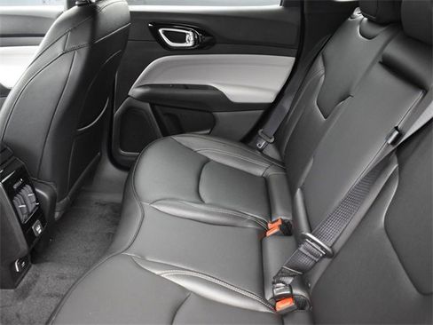 Used 2025 Jeep Compass Limited image 7