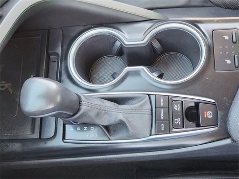 Used 2020 Toyota Camry XLE image 20