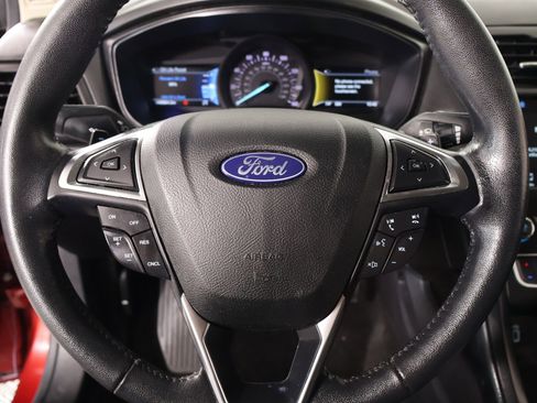 Used 2018 Ford Fusion SE w/ Equipment Group 201A FWD image 3