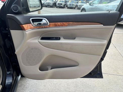 Used 2011 Jeep Grand Cherokee Overland AWD/4WD image 16