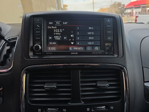 Used 2017 Dodge Grand Caravan SE w/ Power Window Group image 15