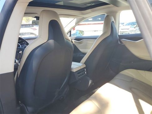 Used 2013 Tesla Model S Base image 9