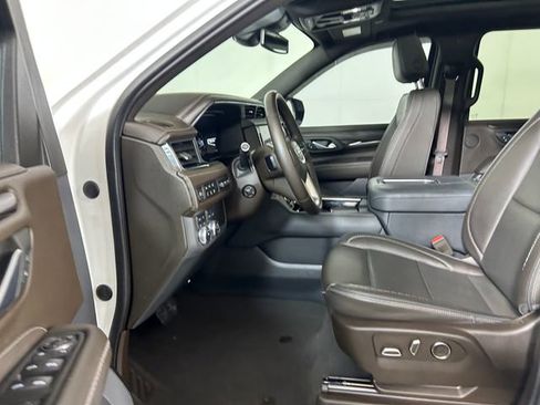 Used 2023 GMC Yukon XL Denali image 12