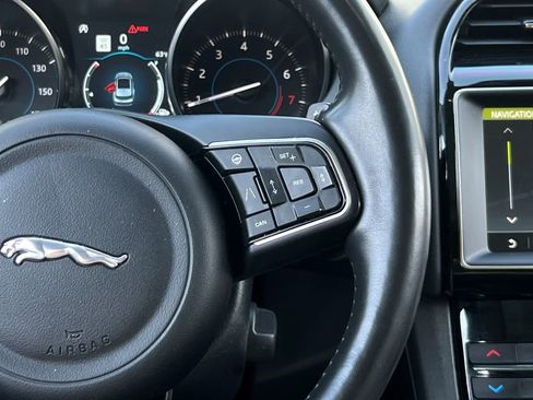 Used 2019 Jaguar F-PACE Premium AWD/4WD image 29