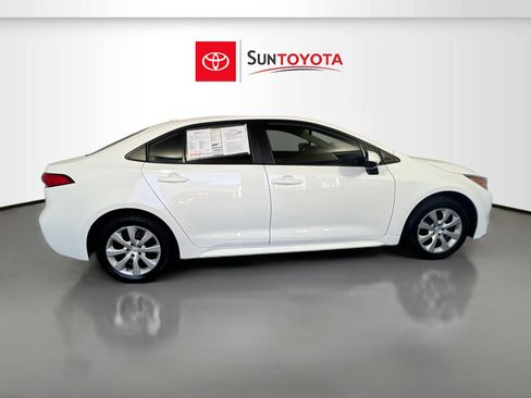 Used 2022 Toyota Corolla LE image 2