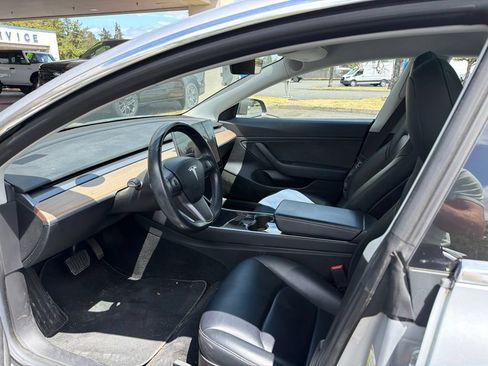Used 2018 Tesla Model 3 Long Range RWD image 9