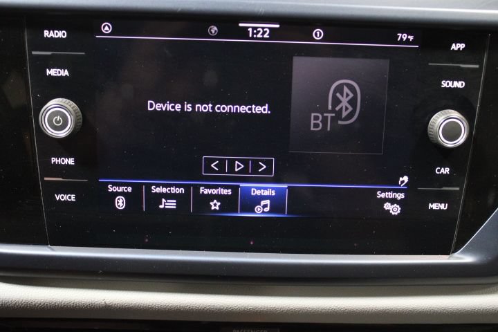 Used 2022 Volkswagen Taos SE w/ Panoramic Sunroof Package FWD image 50