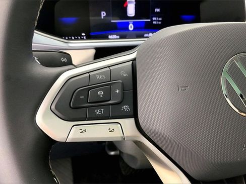 Used 2025 Volkswagen Taos SE image 18