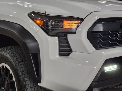 Used 2024 Toyota Tacoma TRD Off-Road AWD/4WD image 13