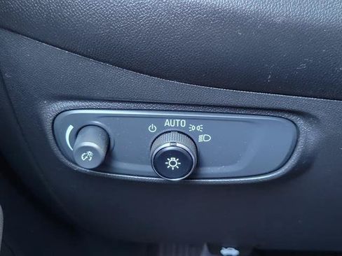 Used 2020 Chevrolet Equinox LT AWD/4WD image 18