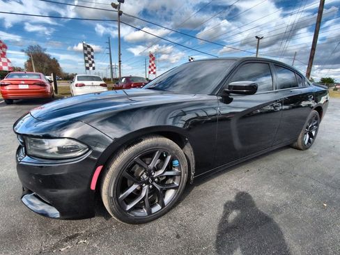 Used 2019 Dodge Charger SXT image 1