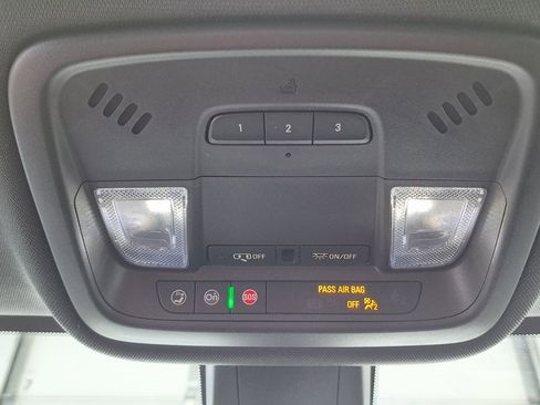 Used 2023 Chevrolet Traverse LT image 22