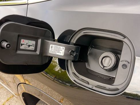 Certified 2025 Cadillac XT6 Luxury image 10